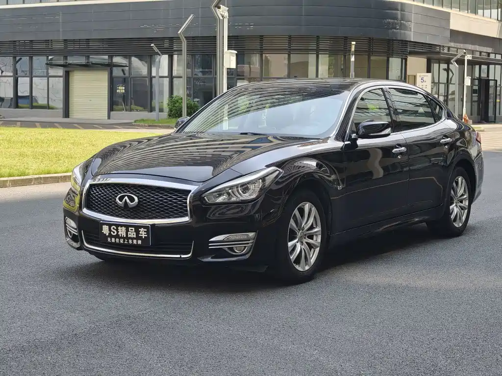 Infiniti Q70