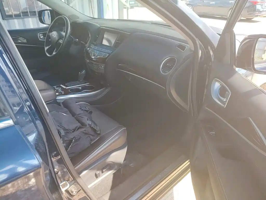 Infiniti QX60 (Import) — фото 18