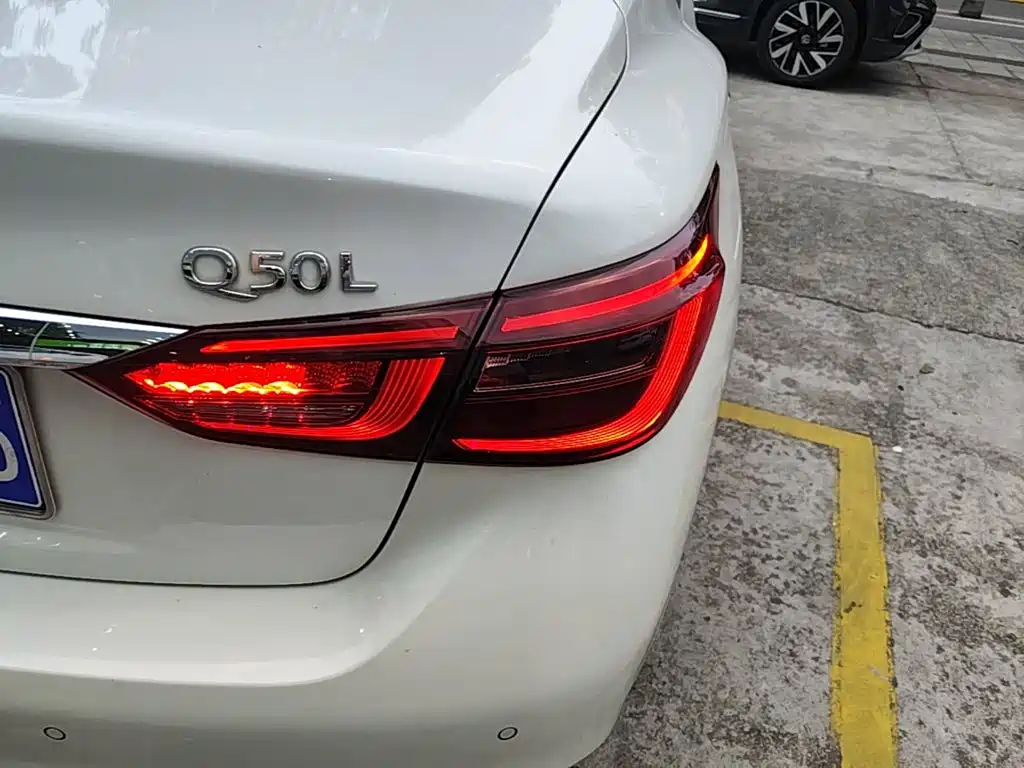 Infiniti Q50L — фото 8