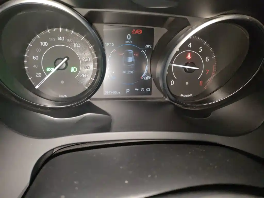 Jaguar E-PACE — фото 13