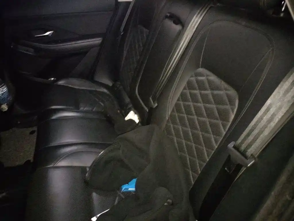Jaguar E-PACE — фото 18