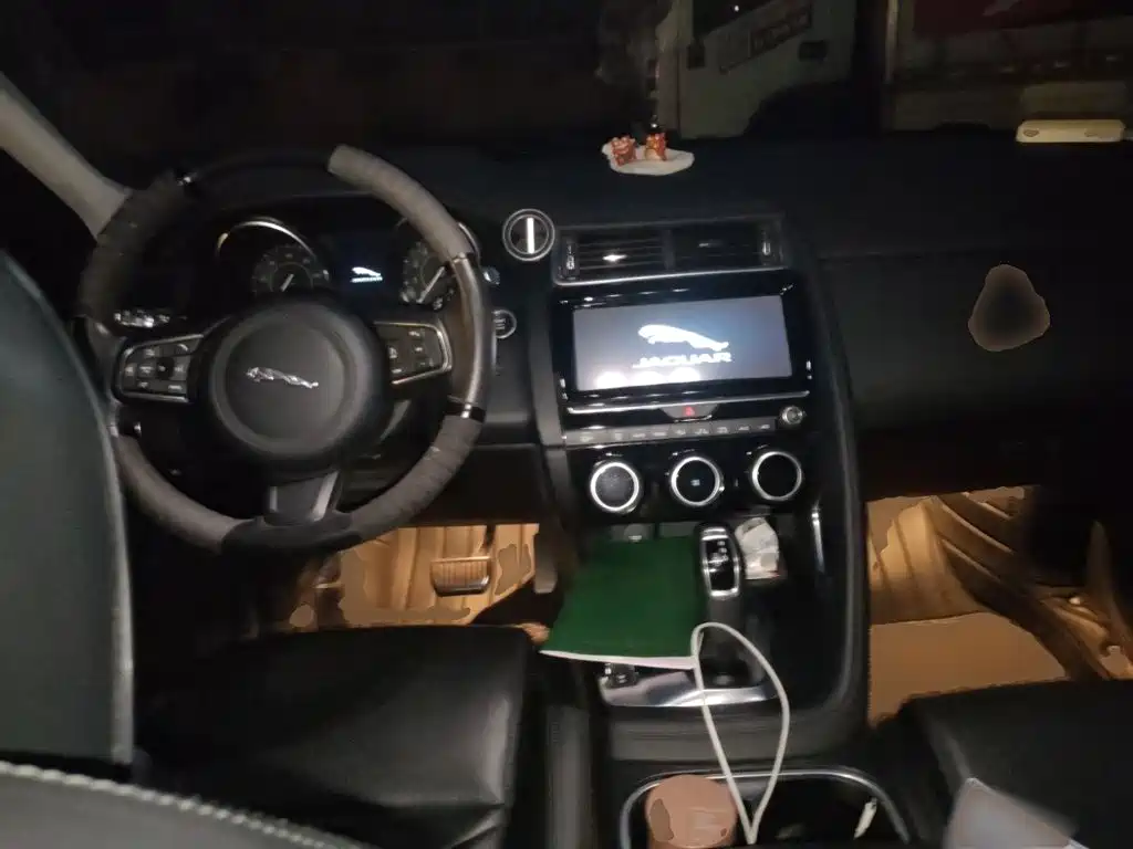 Jaguar E-PACE — фото 10
