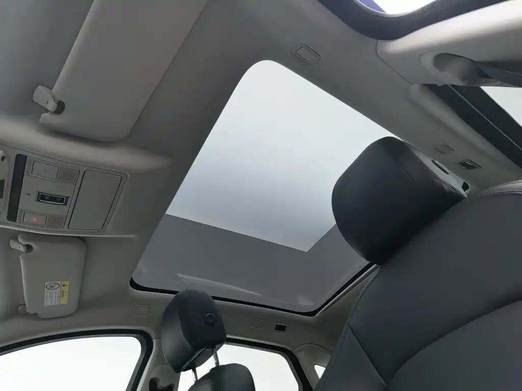 Jaguar E-PACE — фото 14