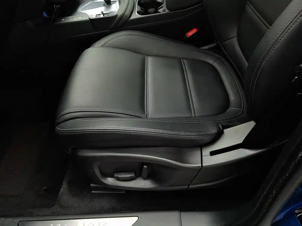 Jaguar E-PACE — фото 20