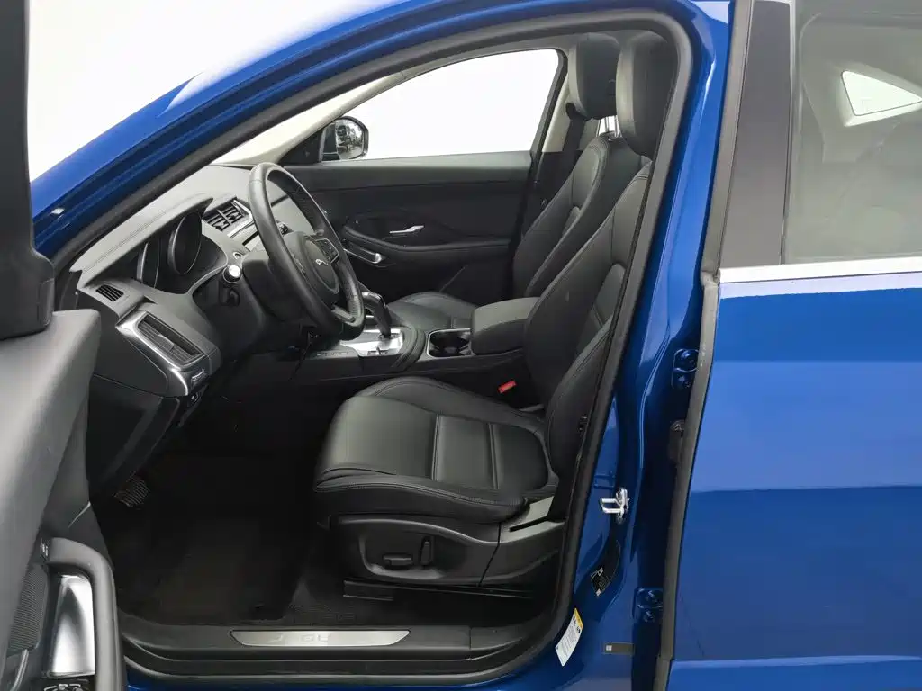 Jaguar E-PACE — фото 10