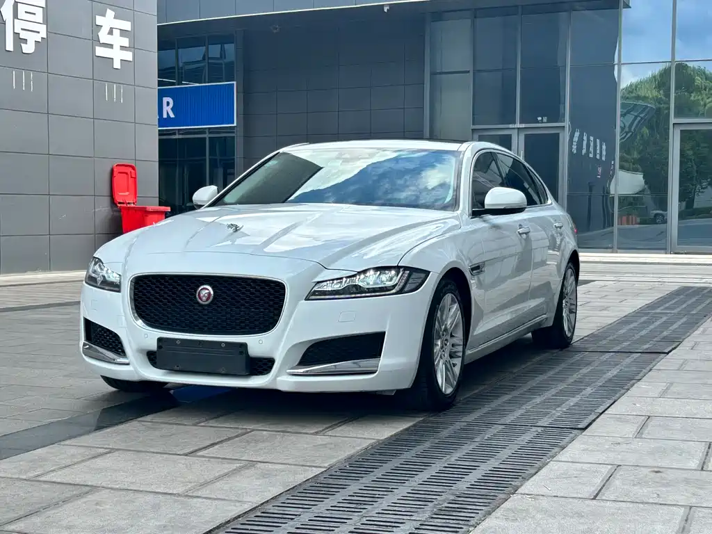Jaguar XFL