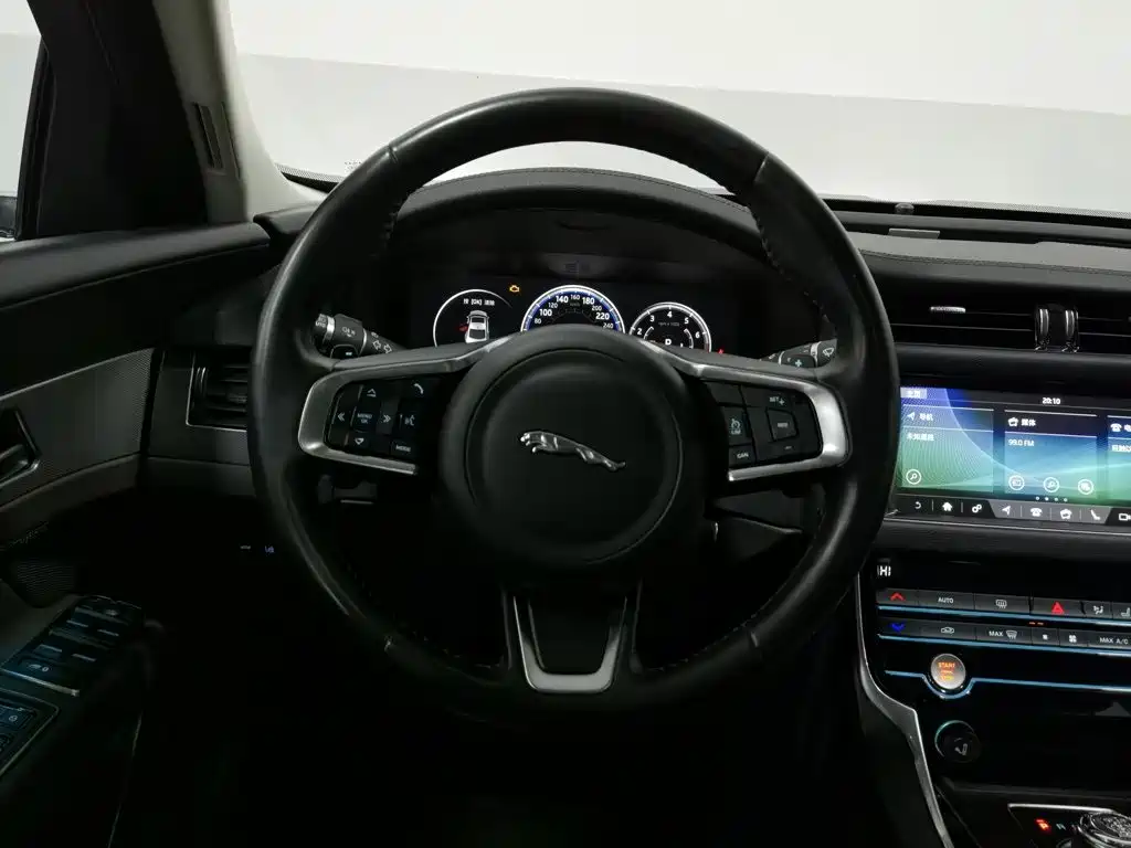 Jaguar XFL — фото 11