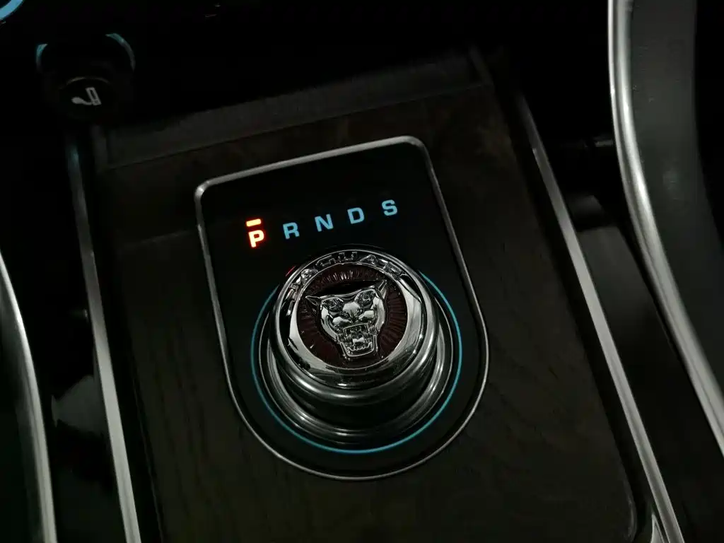 Jaguar XFL — фото 13
