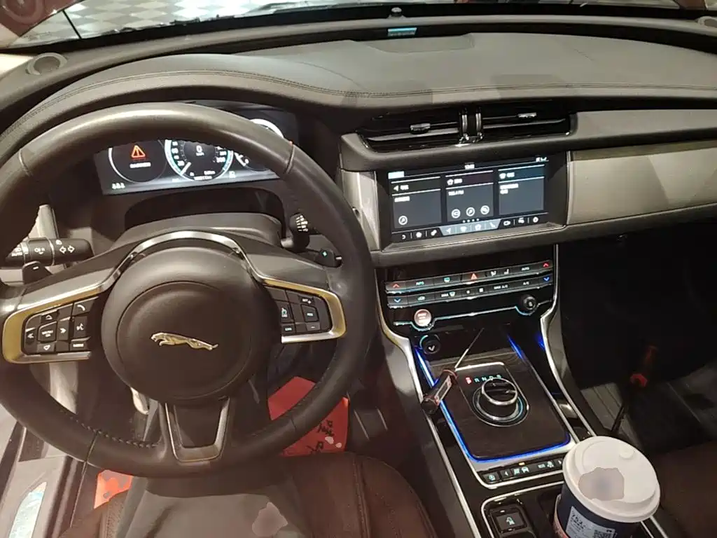 Jaguar XFL — фото 10