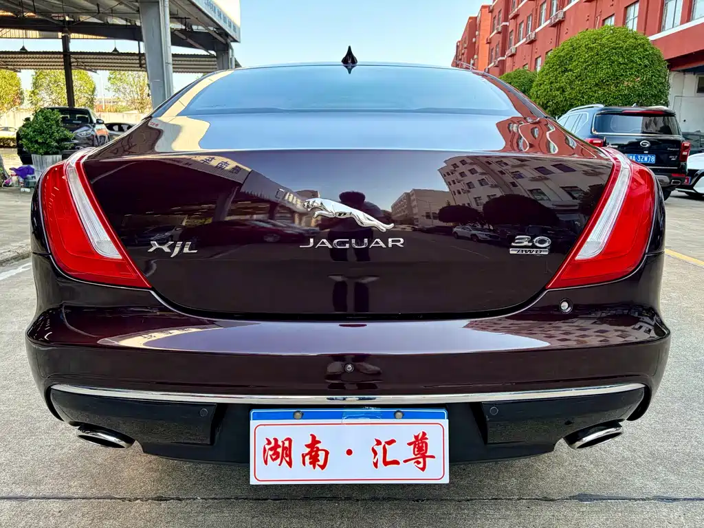 Jaguar XJ — фото 18