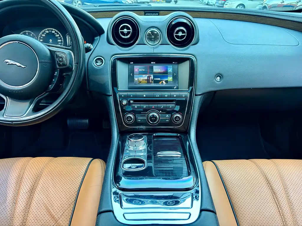 Jaguar XJ — фото 7