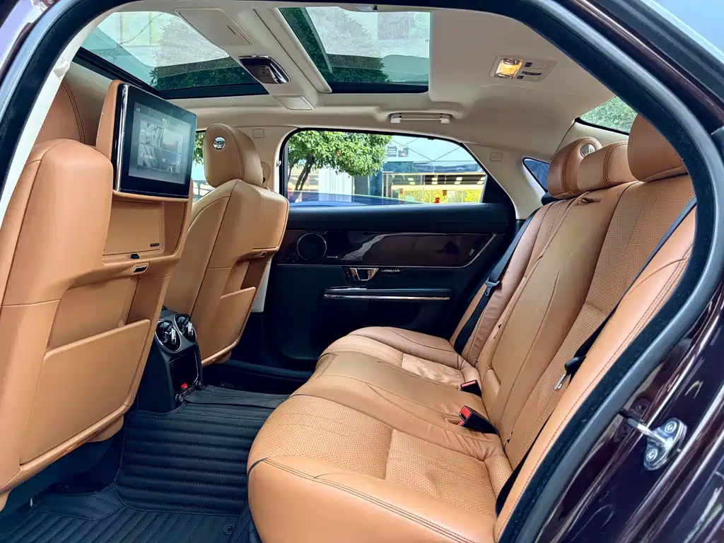 Jaguar XJ — фото 9