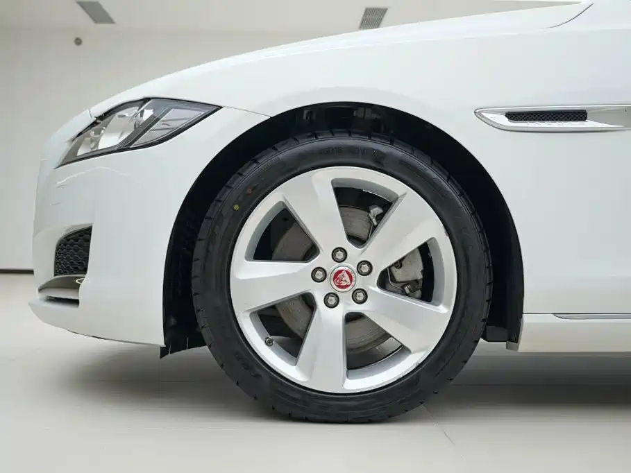 Jaguar XFL — фото 14