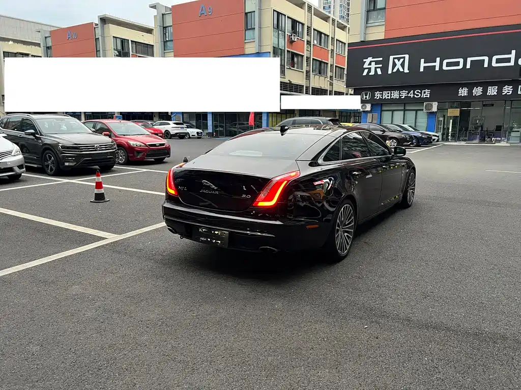 Jaguar XJ — фото 14