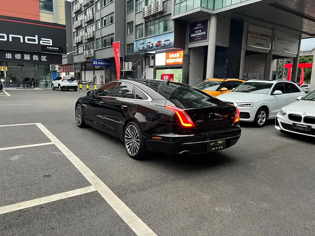 Jaguar XJ — фото 17