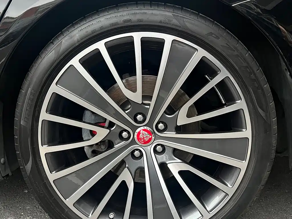 Jaguar XJ — фото 4