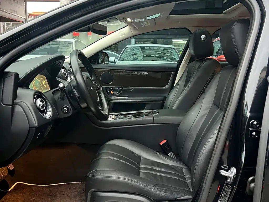Jaguar XJ — фото 6