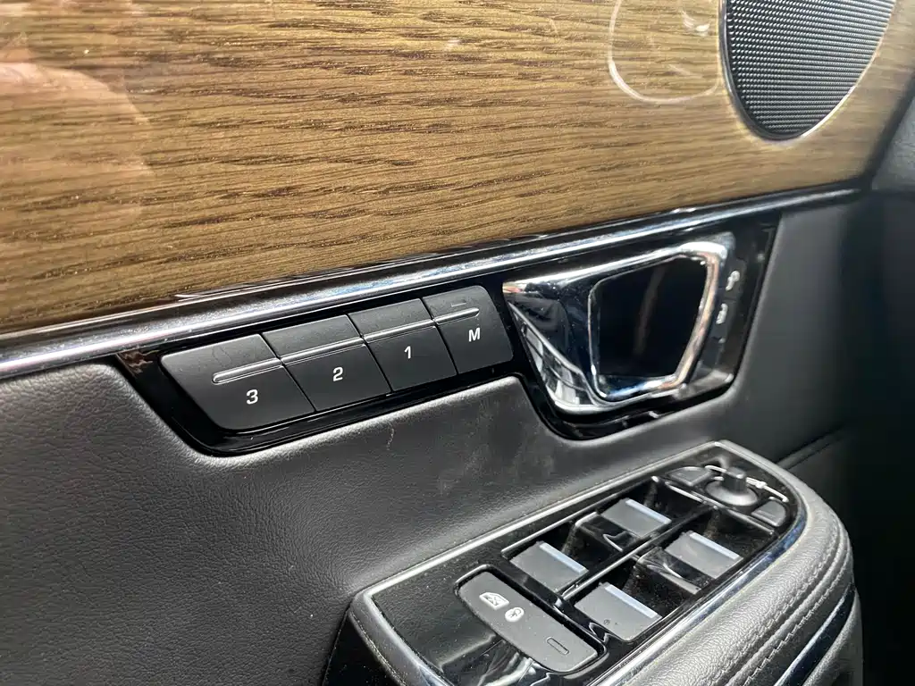 Jaguar XJ — фото 18