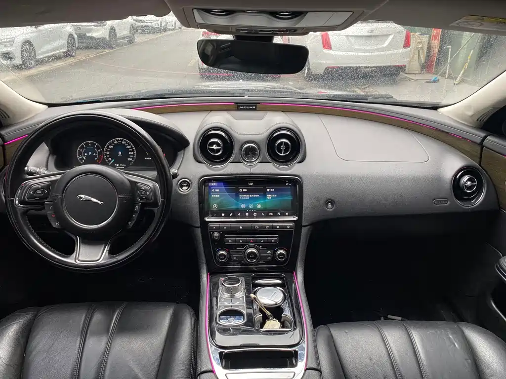 Jaguar XJ — фото 10