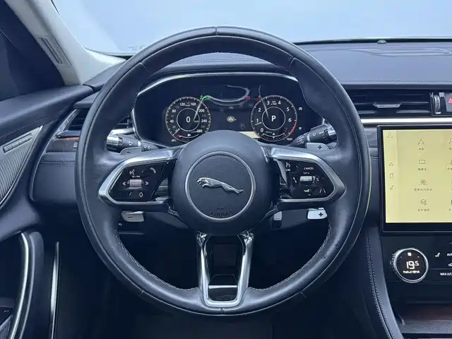 Jaguar XFL — фото 15