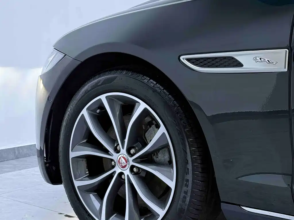 Jaguar XFL — фото 15