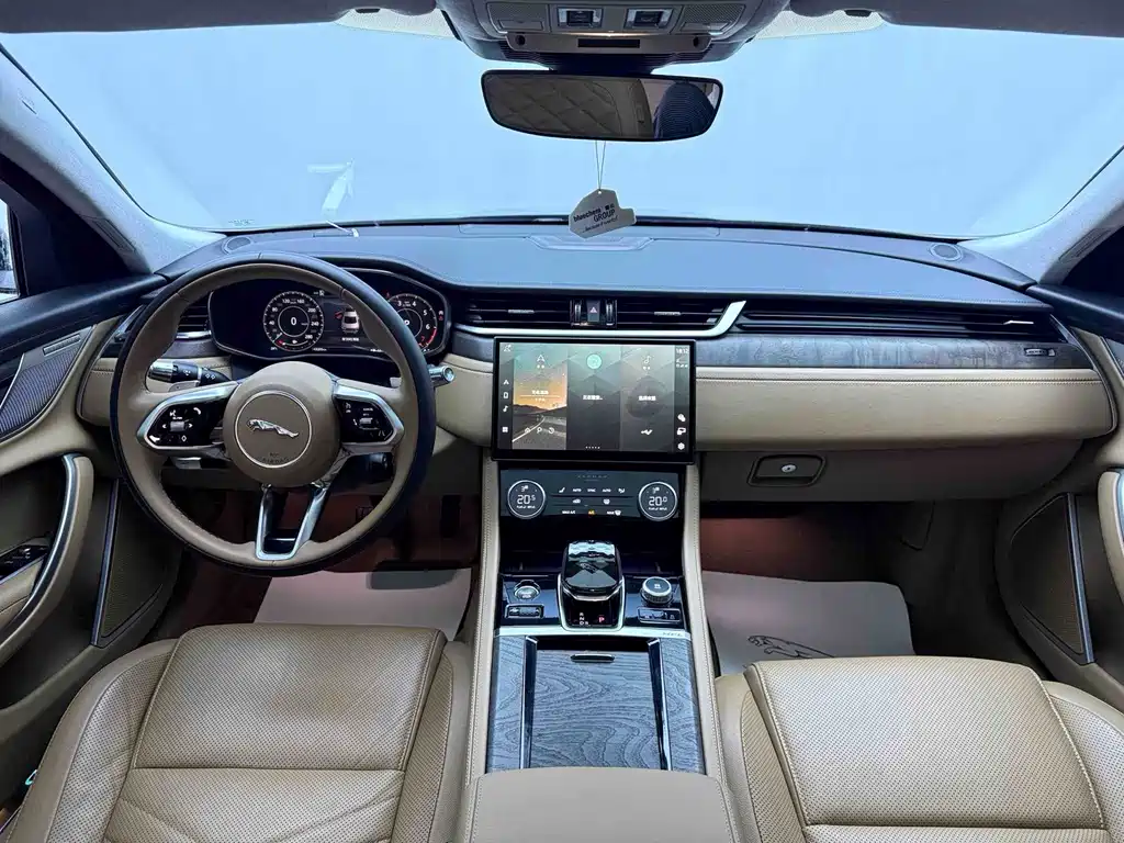 Jaguar XFL — фото 10
