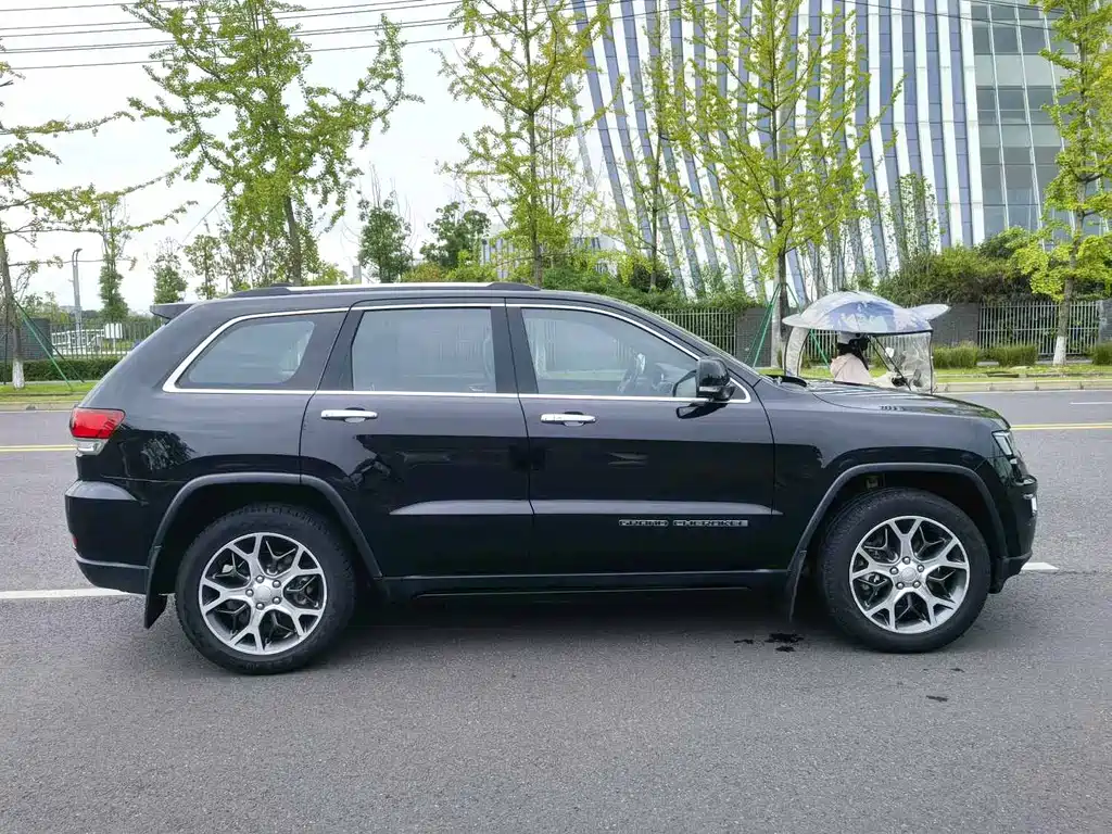 Jeep Grand Cherokee (Import) — фото 6