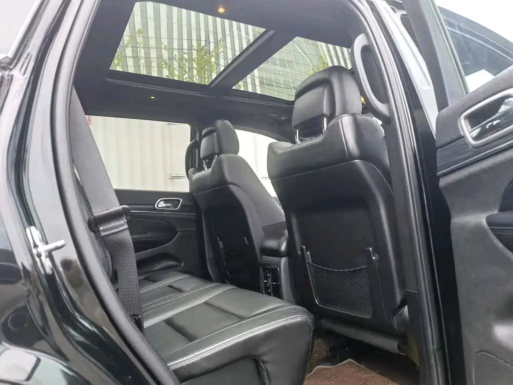 Jeep Grand Cherokee (Import) — фото 9