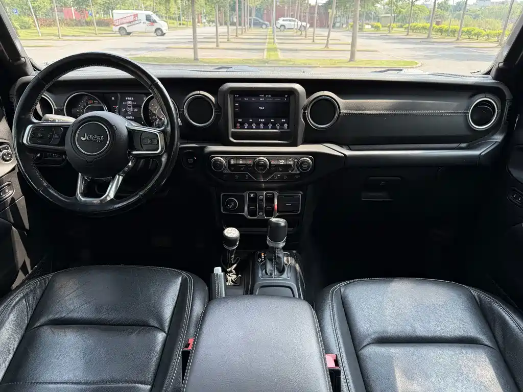 Jeep Wrangler — фото 5