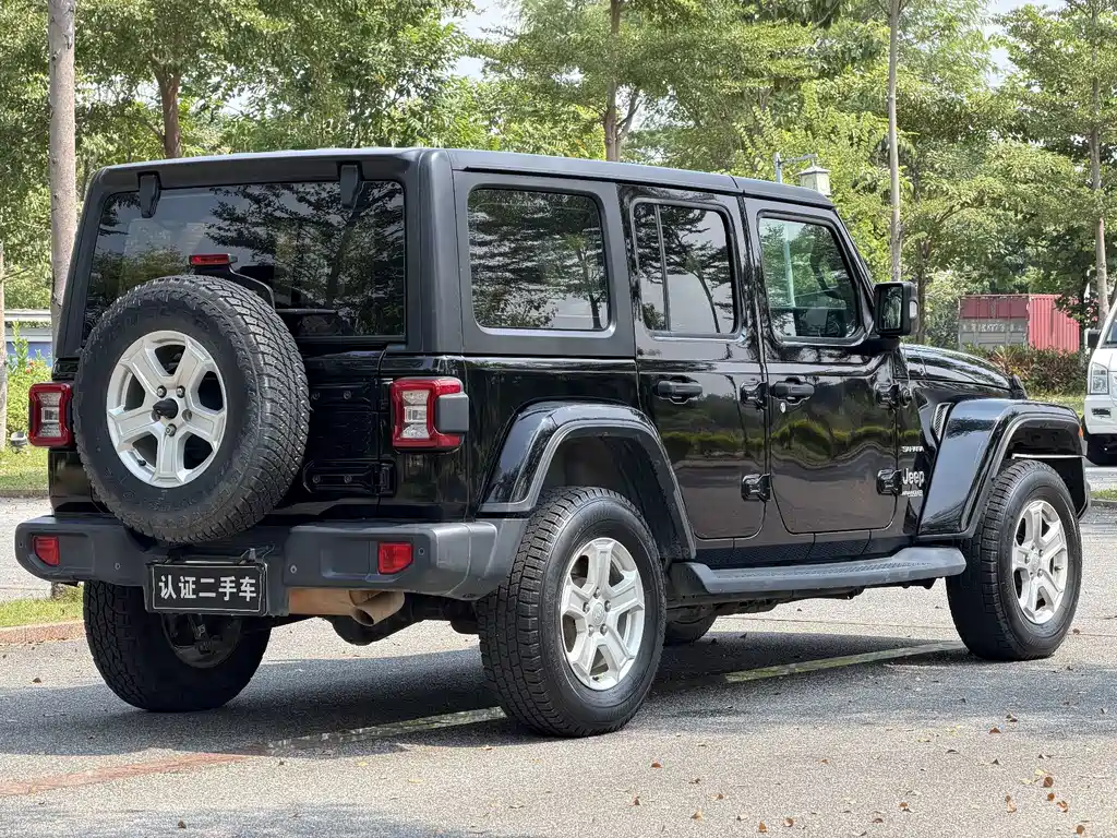 Jeep Wrangler — фото 9