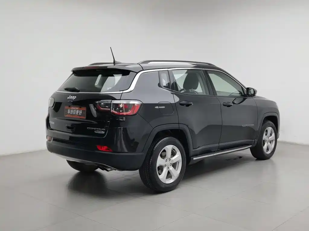 Jeep Compass — фото 2