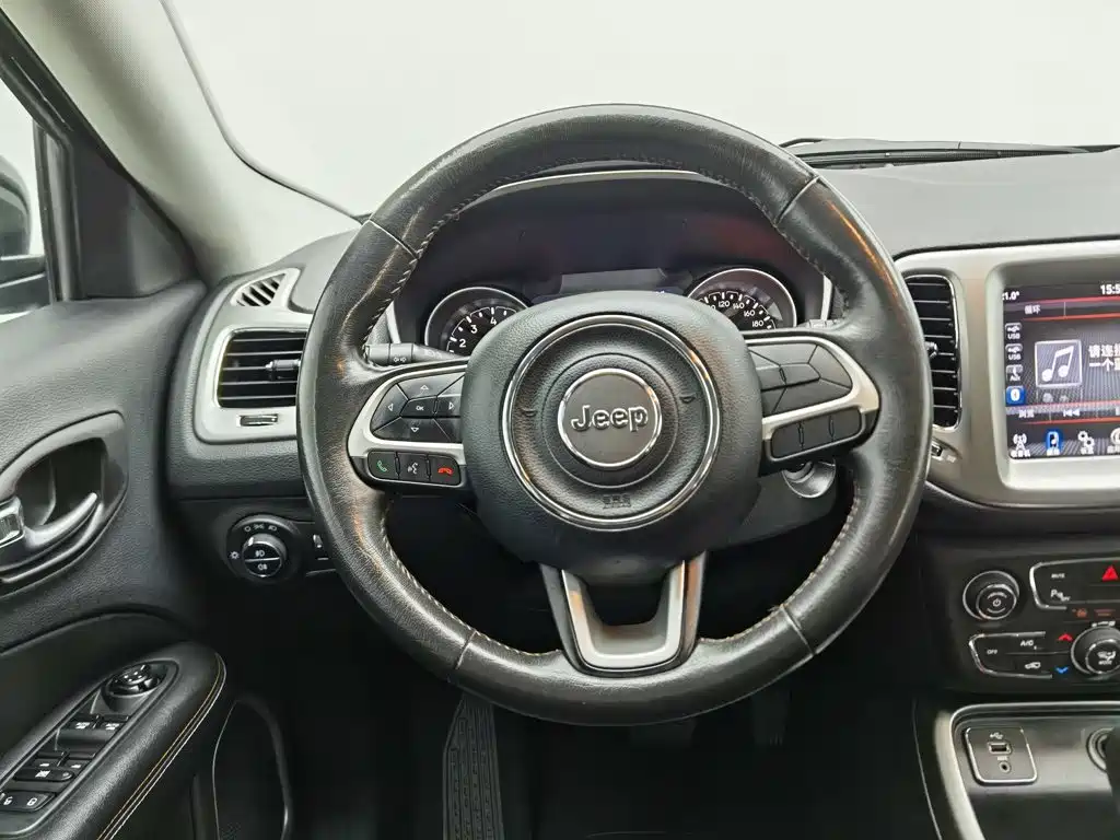 Jeep Compass — фото 11