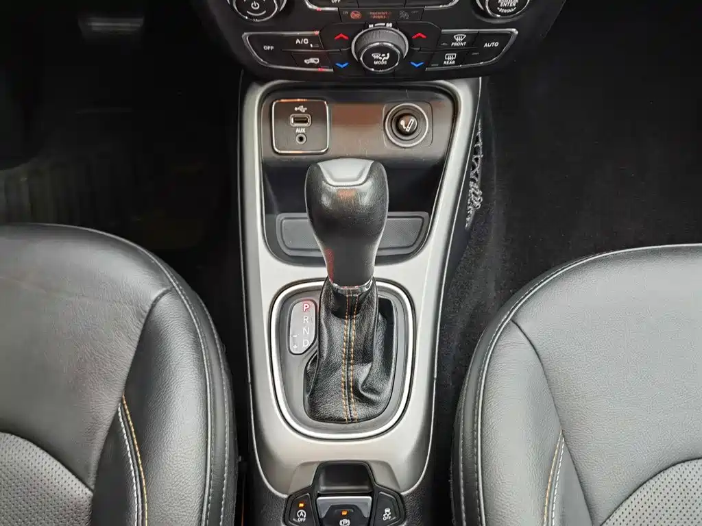 Jeep Compass — фото 13
