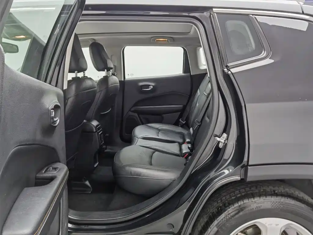 Jeep Compass — фото 15