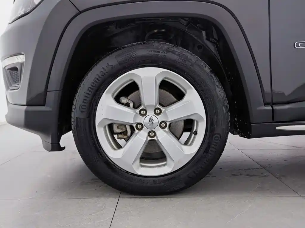 Jeep Compass — фото 17