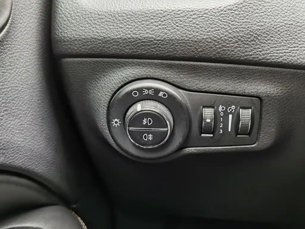 Jeep Compass — фото 21