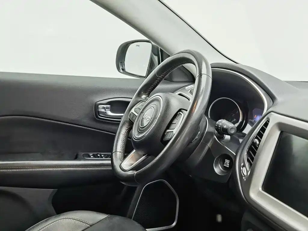 Jeep Compass — фото 22