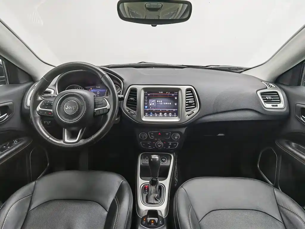 Jeep Compass — фото 5