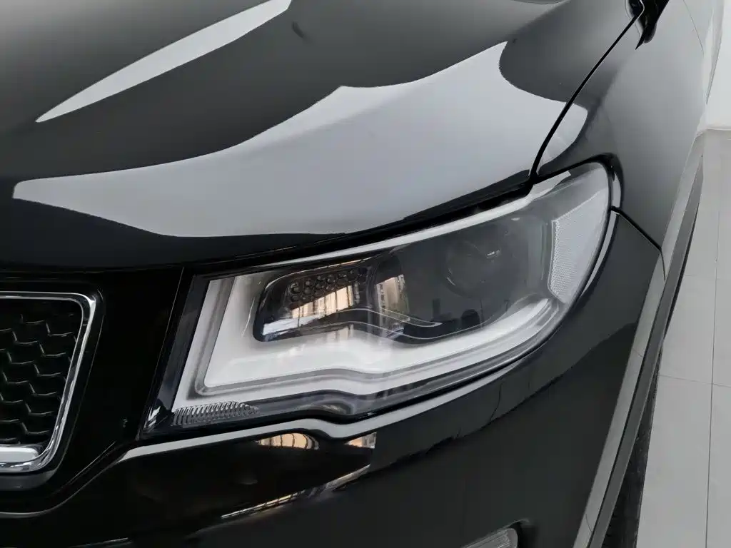 Jeep Compass — фото 7
