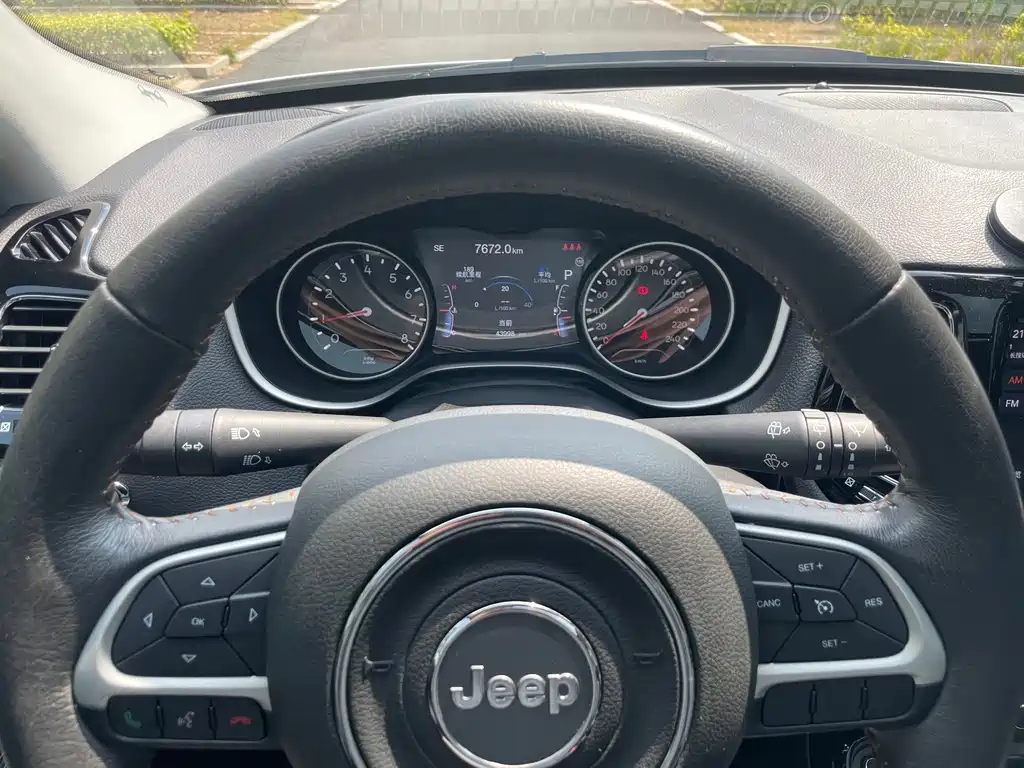 Jeep Compass — фото 18