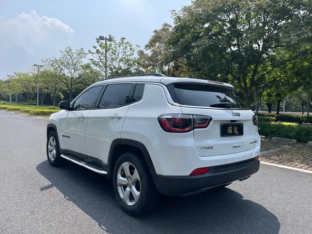 Jeep Compass — фото 7