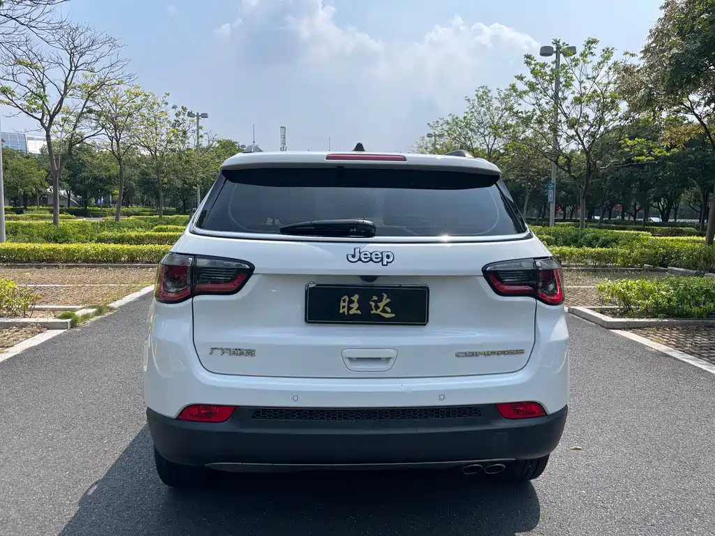 Jeep Compass — фото 8