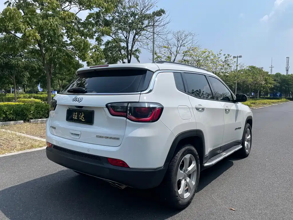 Jeep Compass — фото 9