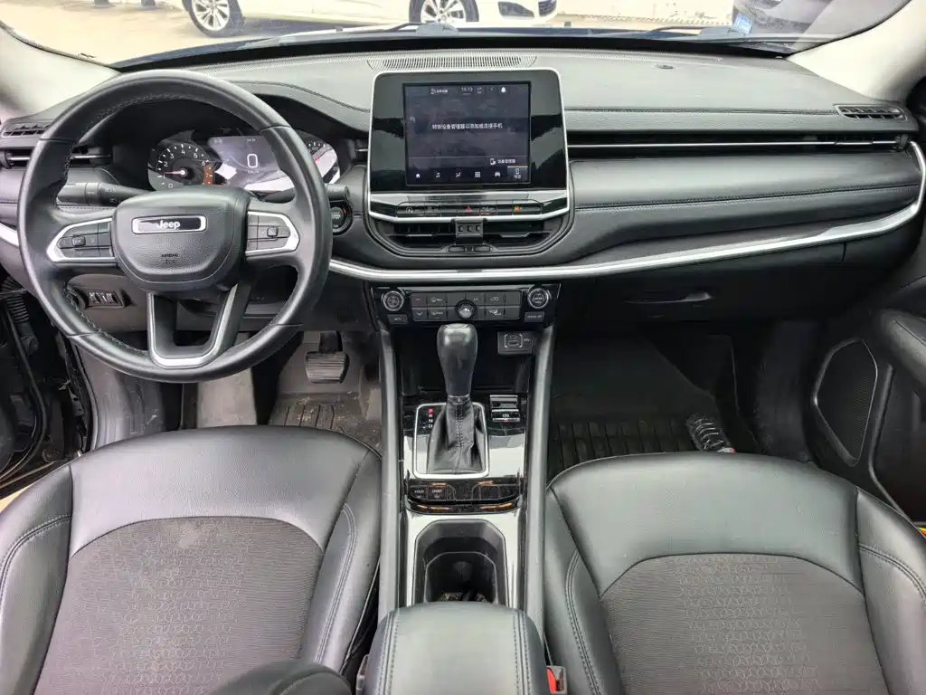 Jeep Compass — фото 11