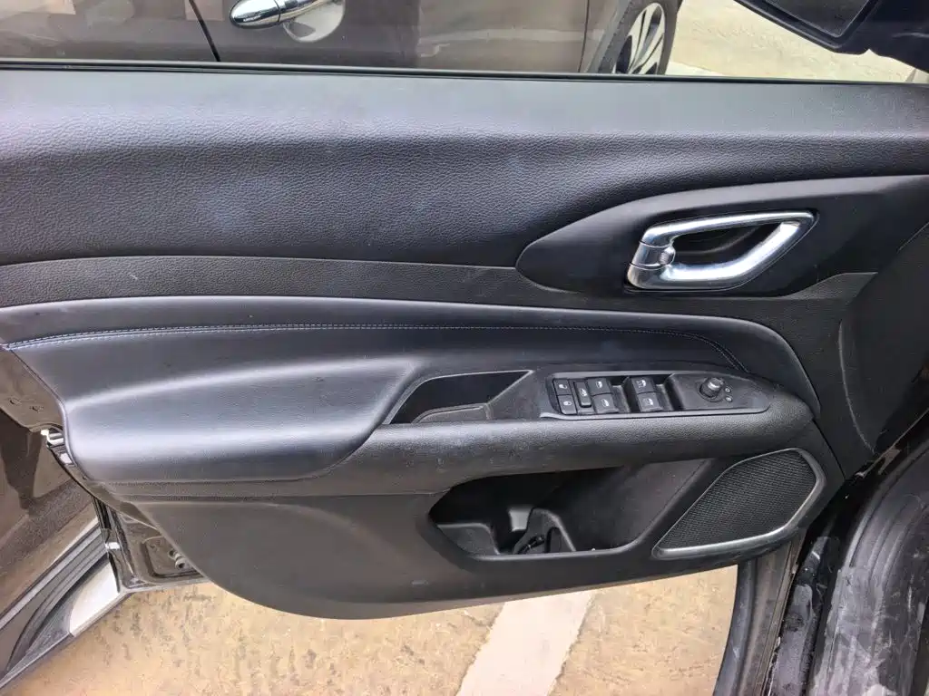 Jeep Compass — фото 8