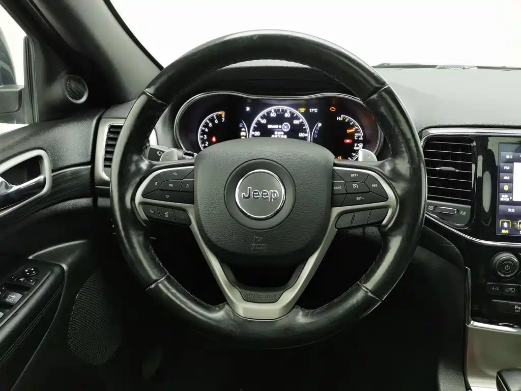 Jeep Grand Cherokee (Import) — фото 11