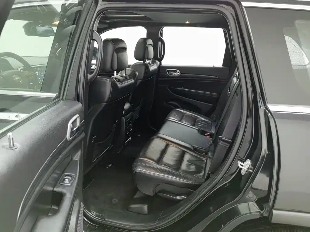Jeep Grand Cherokee (Import) — фото 15