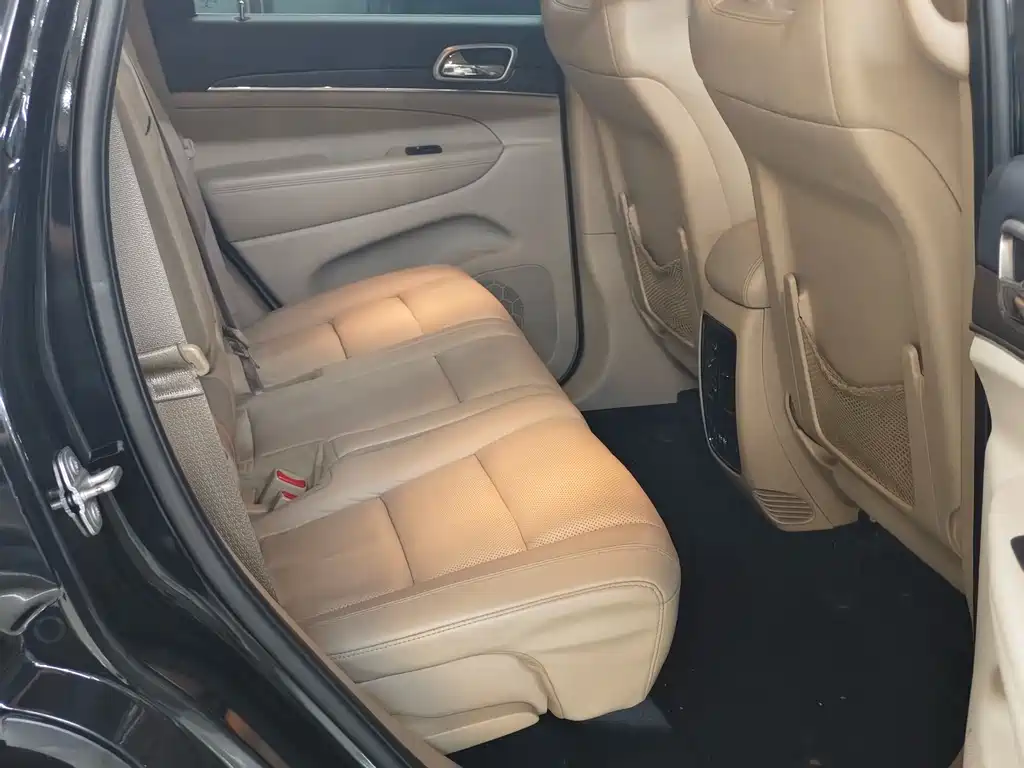 Jeep Grand Cherokee (Import) — фото 13