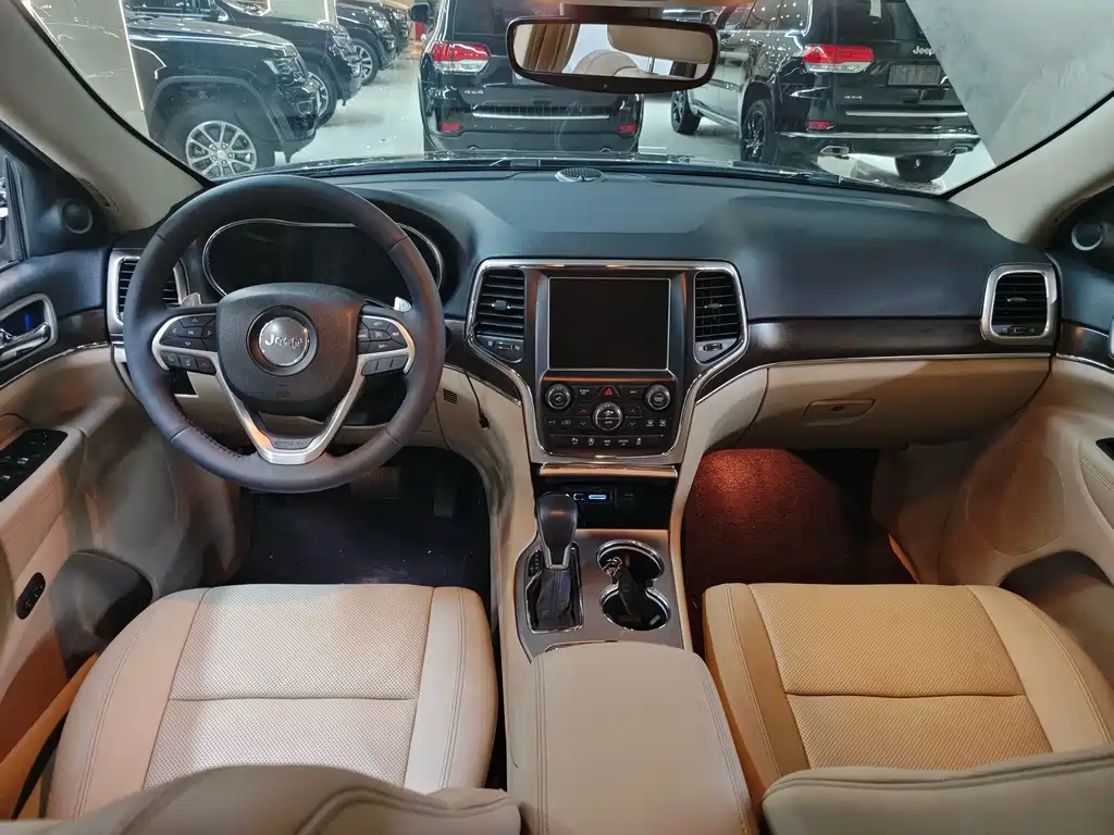 Jeep Grand Cherokee (Import) — фото 15