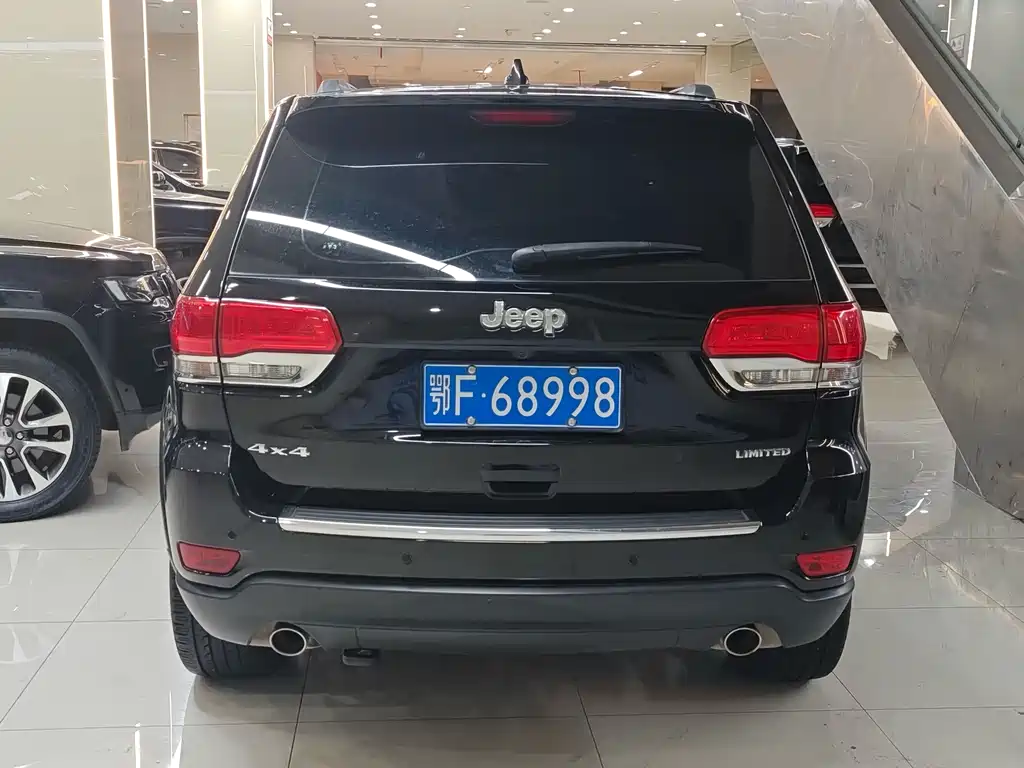 Jeep Grand Cherokee (Import) — фото 17